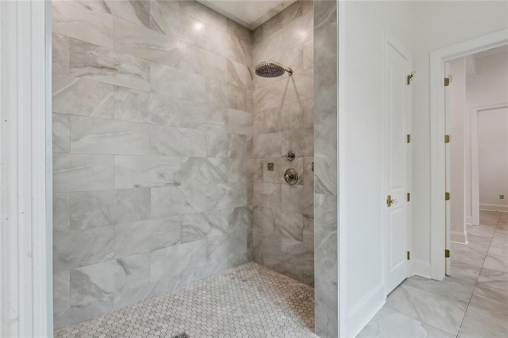 Mandeville, Louisiana 70471, United States, 5 Bedrooms Bedrooms, ,6 BathroomsBathrooms,Residential,Pending,97175