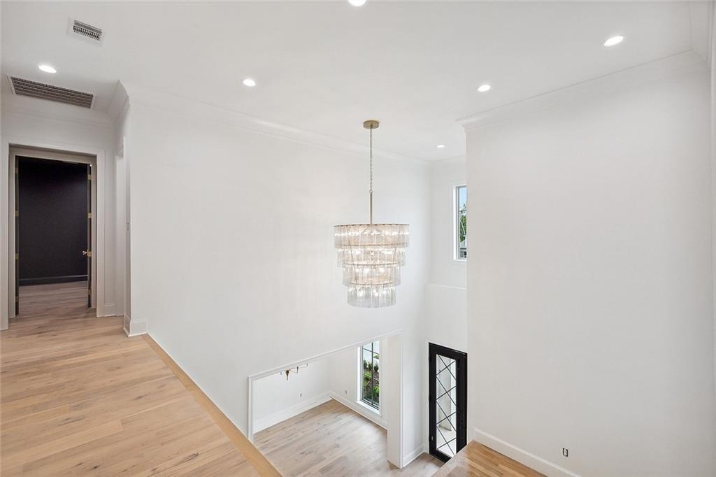 Mandeville, Louisiana 70471, United States, 5 Bedrooms Bedrooms, ,6 BathroomsBathrooms,Residential,Pending,97175