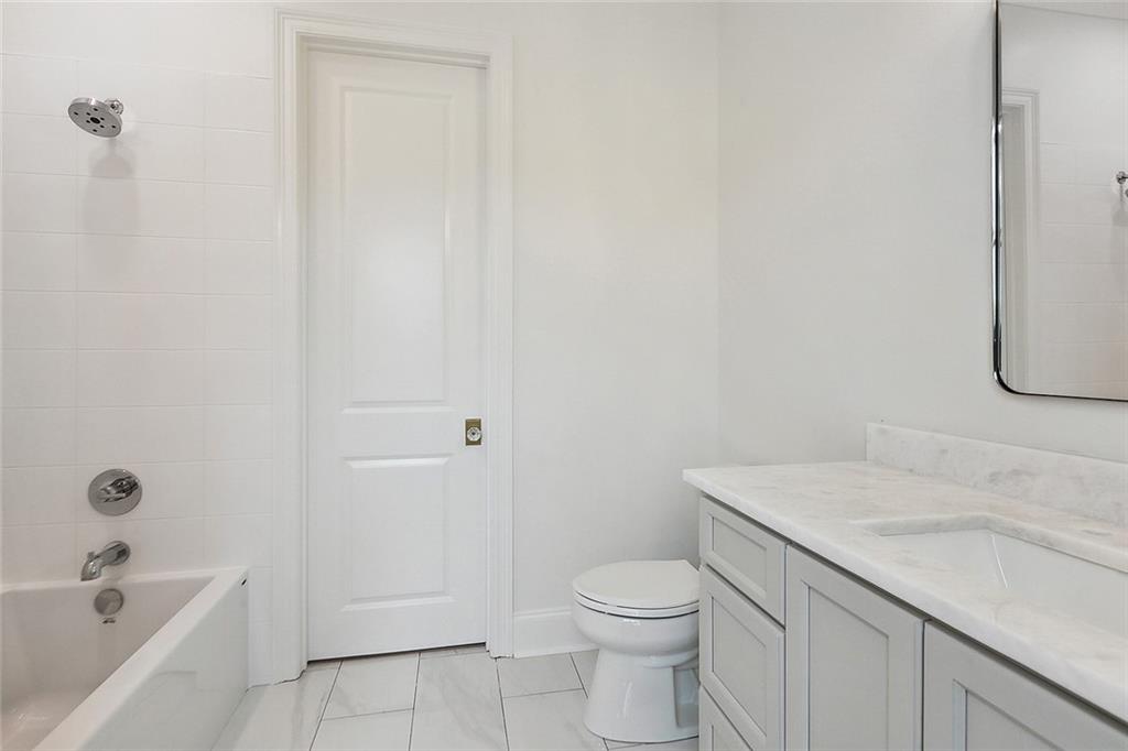 Mandeville, Louisiana 70471, United States, 5 Bedrooms Bedrooms, ,6 BathroomsBathrooms,Residential,Pending,97175