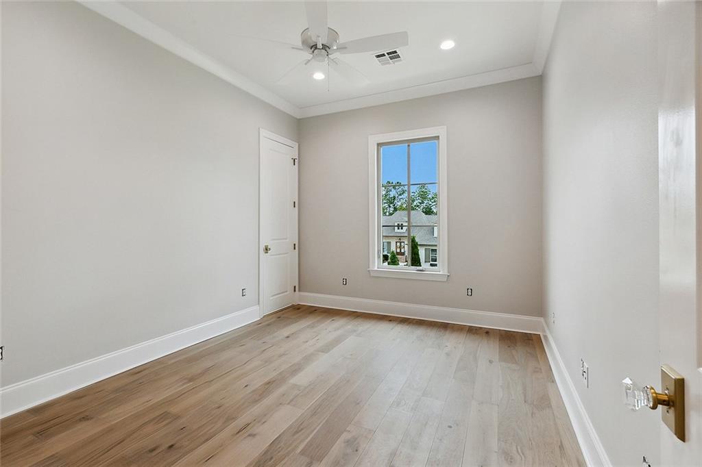 Mandeville, Louisiana 70471, United States, 5 Bedrooms Bedrooms, ,6 BathroomsBathrooms,Residential,Pending,97175