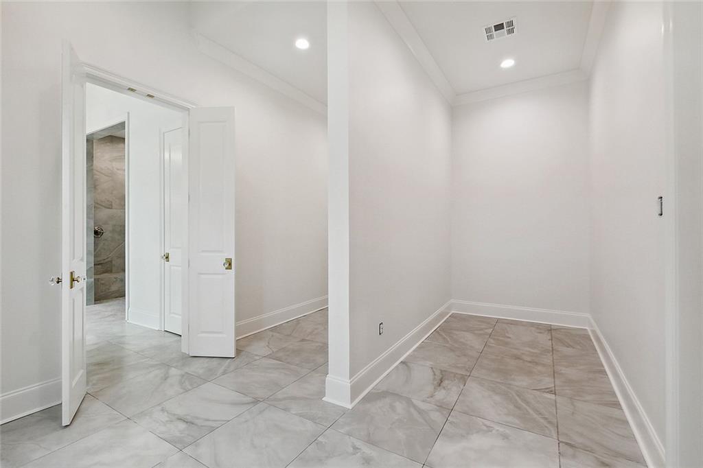 Mandeville, Louisiana 70471, United States, 5 Bedrooms Bedrooms, ,6 BathroomsBathrooms,Residential,Pending,97175