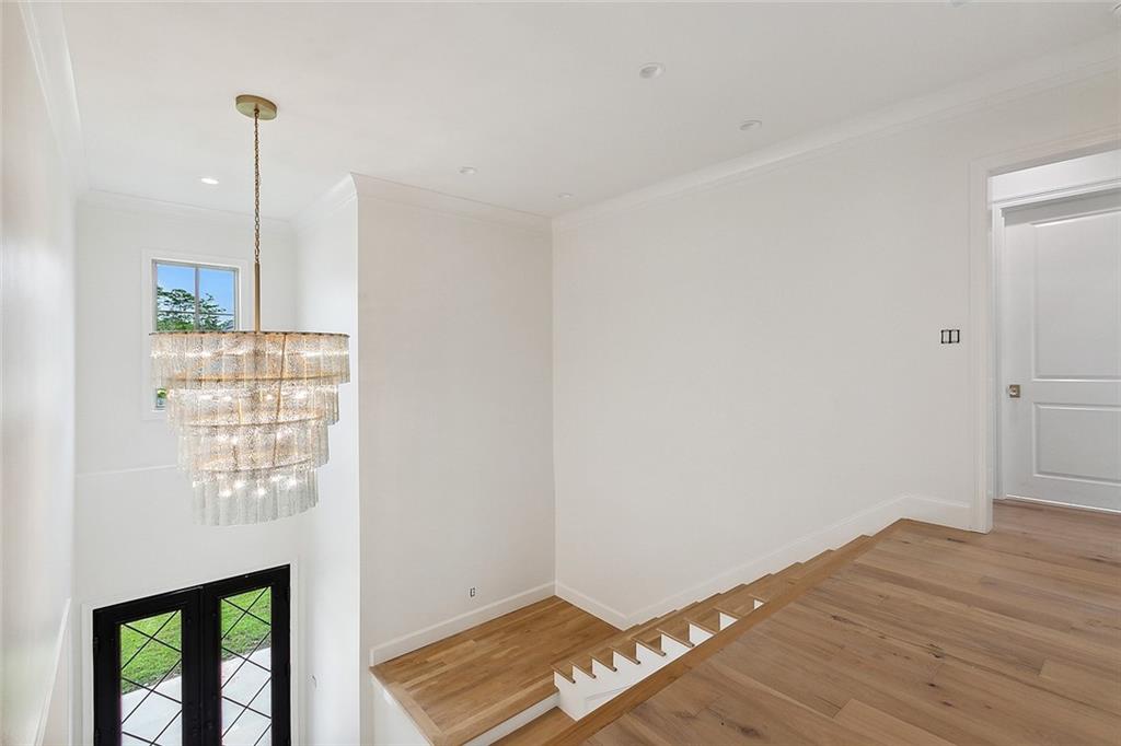 Mandeville, Louisiana 70471, United States, 5 Bedrooms Bedrooms, ,6 BathroomsBathrooms,Residential,Pending,97175