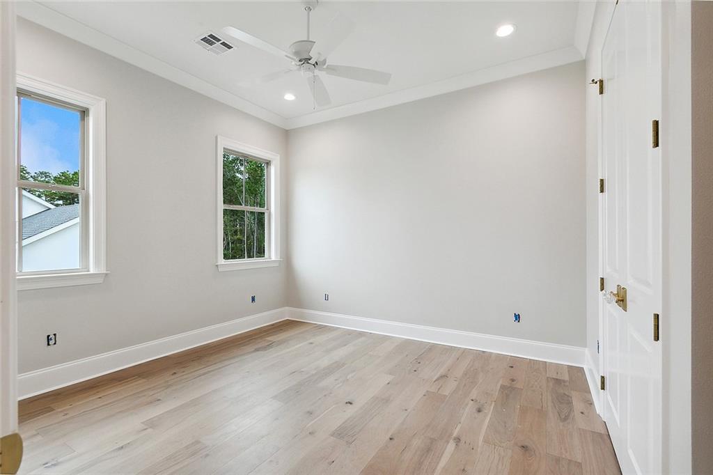 Mandeville, Louisiana 70471, United States, 5 Bedrooms Bedrooms, ,6 BathroomsBathrooms,Residential,Pending,97175