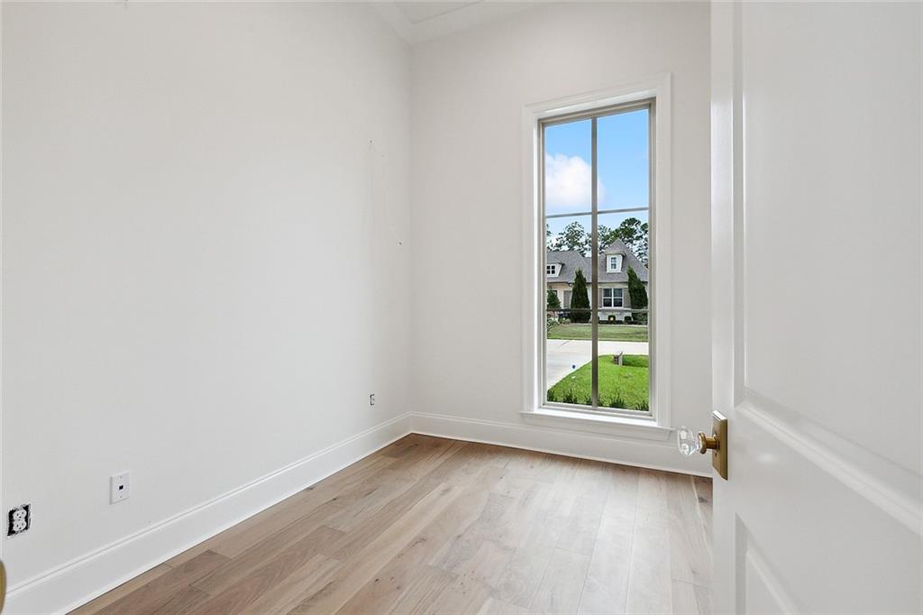 Mandeville, Louisiana 70471, United States, 5 Bedrooms Bedrooms, ,6 BathroomsBathrooms,Residential,Pending,97175