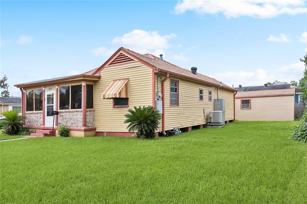 3253 DESAIX Boulevard