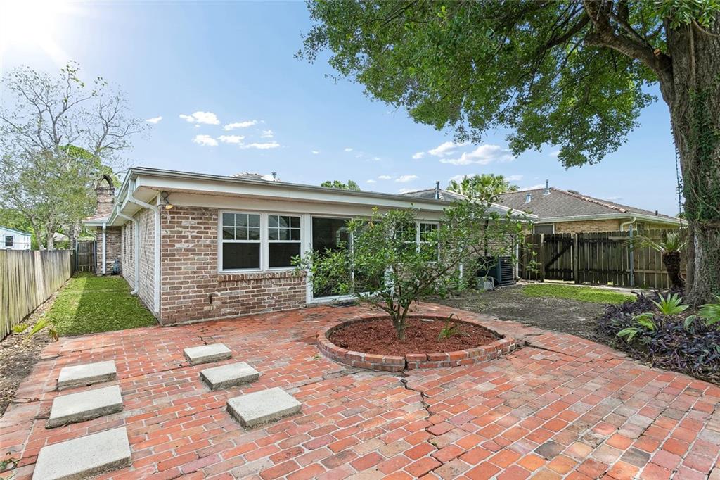7 ELLEN Court