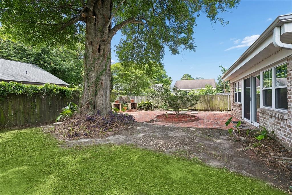 7 ELLEN Court