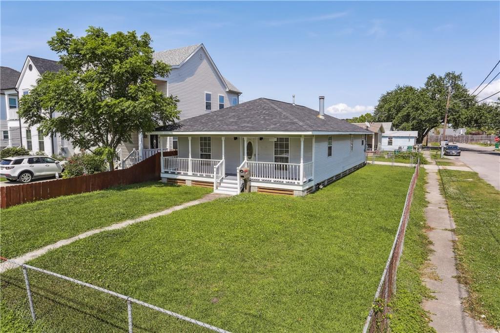 1401 CLAIBORNE Drive