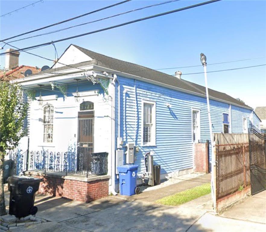 1573 N GALVEZ Street