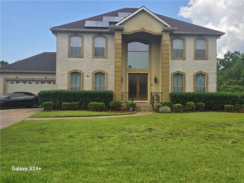 160 OAKMONT Drive New Orleans LA 70128