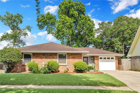 Photo of 725 HERMES Place, Terrytown, LA 70056 (MLS # 2561622)