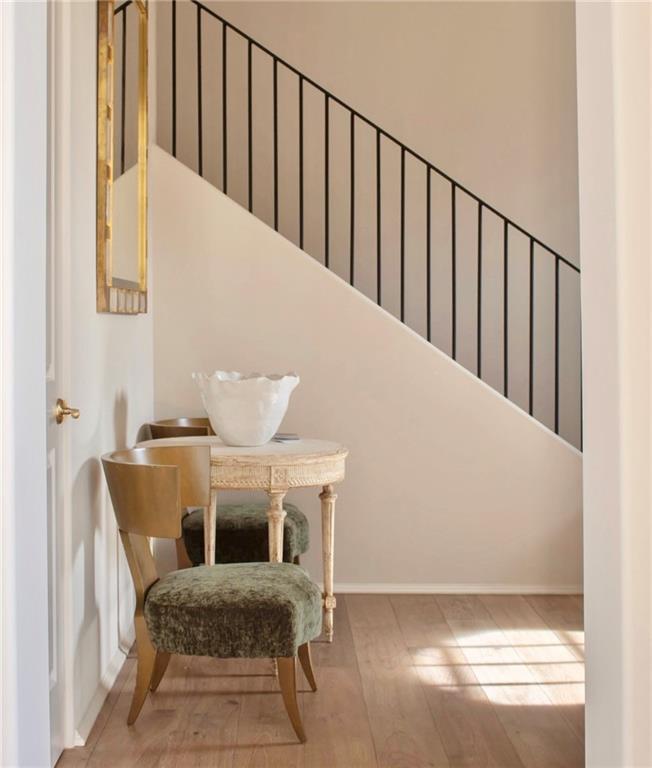 10 THUNDERBIRD Drive