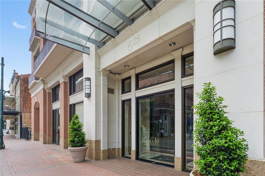 625 ST CHARLES Avenue 10A