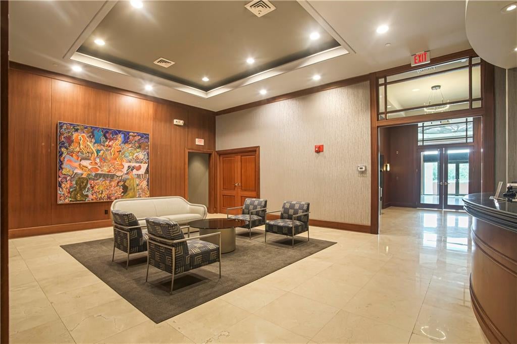 625 ST CHARLES Avenue 10A