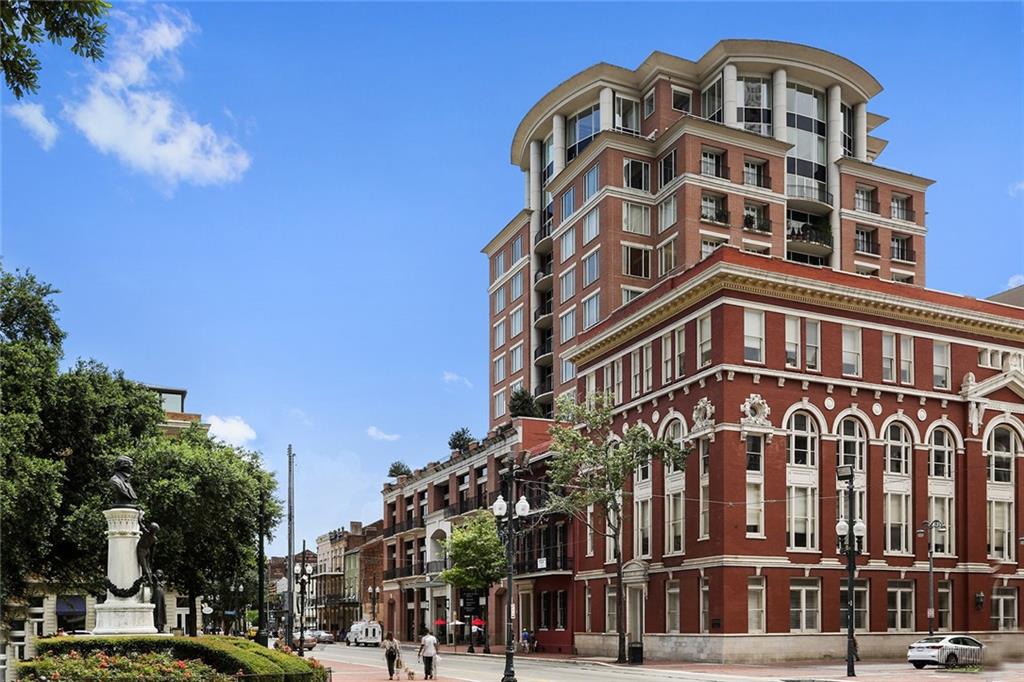 625 ST CHARLES Avenue 10A