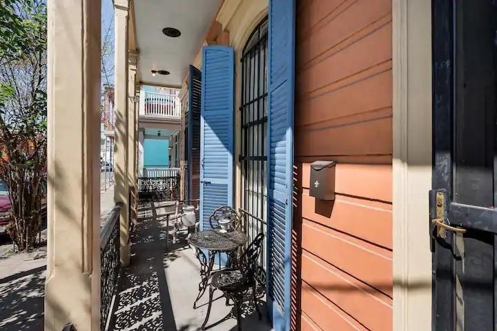 2109-11 CHARTRES Street