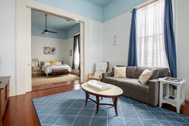 2109-11 CHARTRES Street