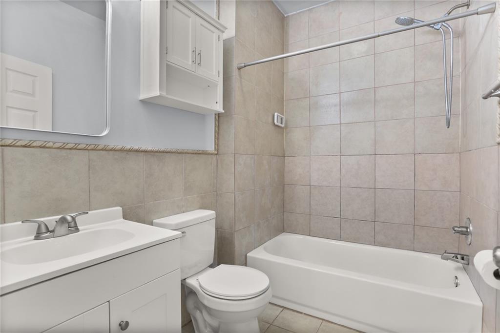 New Orleans, Louisiana 70124, United States, 2 Bedrooms Bedrooms, ,1 BathroomBathrooms,Residential,Active,123889