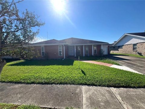 106 LEIGHTON Street Gretna LA 70053