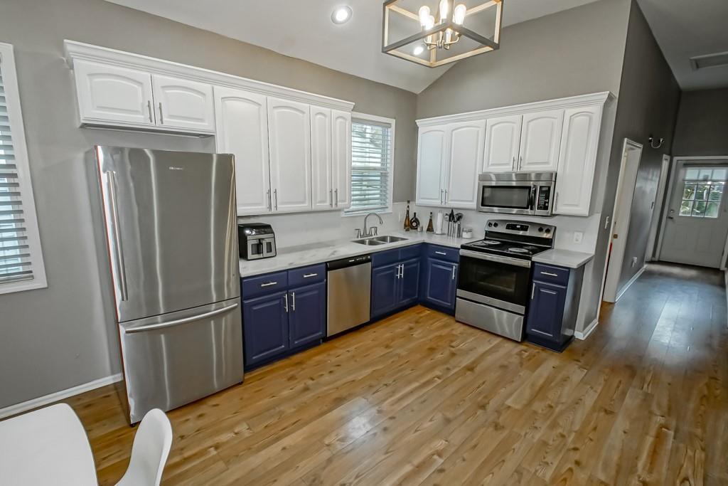 2736 LAVENDER Street