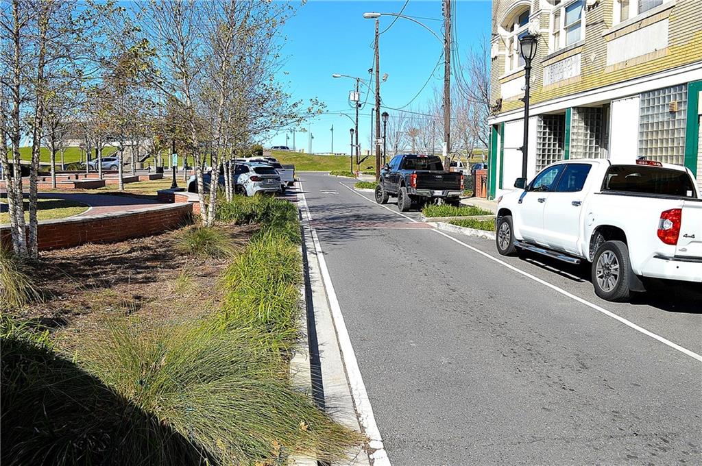 125 HUEY P LONG Avenue