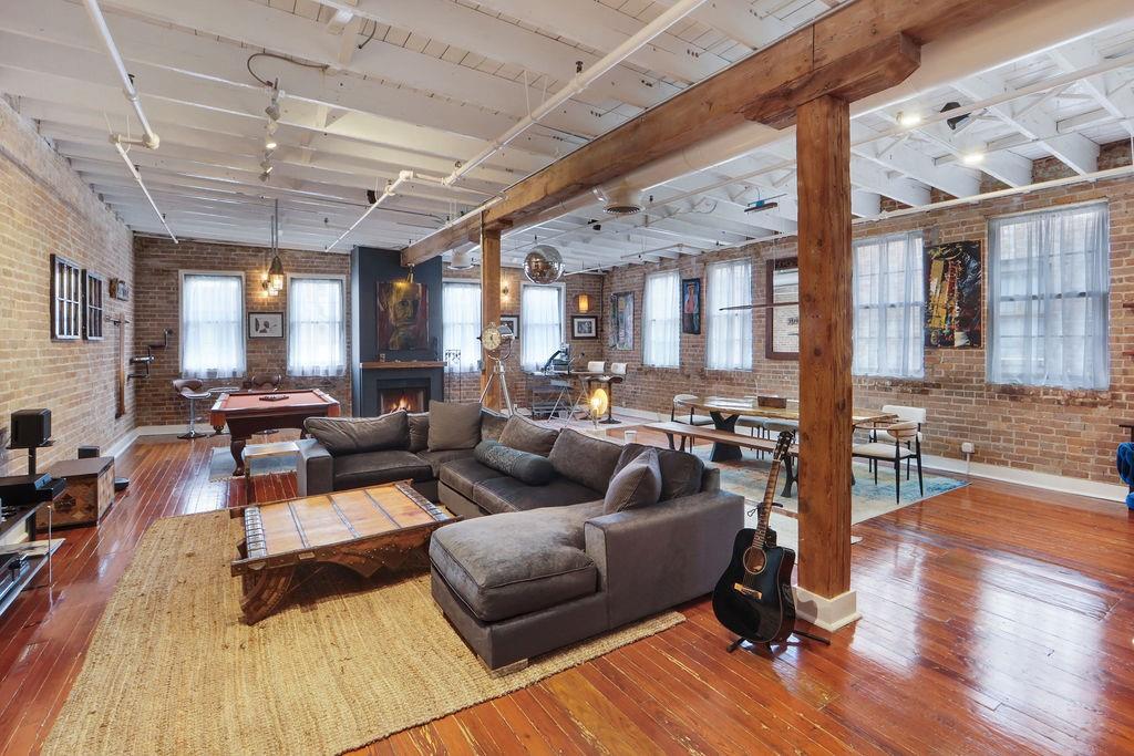 422 NOTRE DAME Street 3