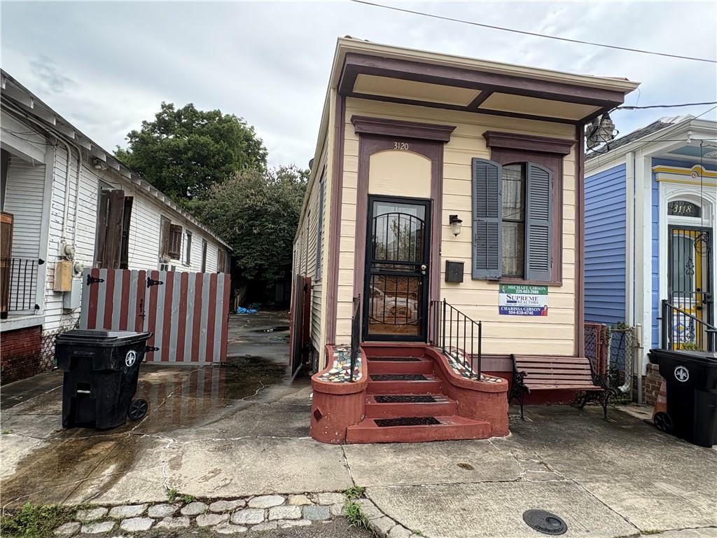 3120 URQUHART Street