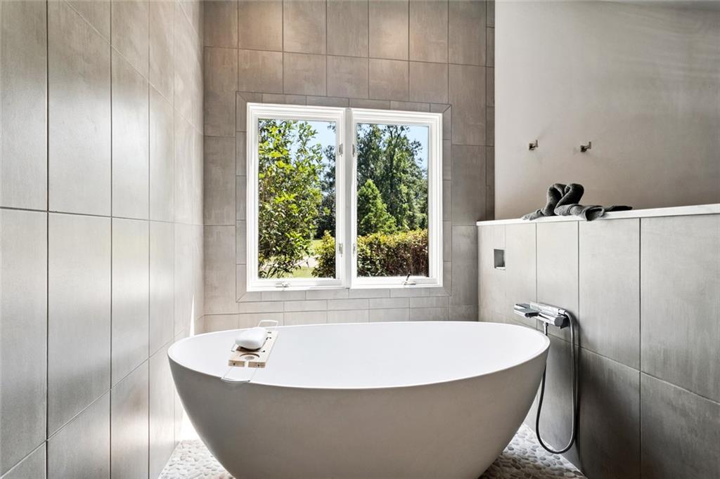 Covington, Louisiana 70435, United States, 4 Bedrooms Bedrooms, ,5 BathroomsBathrooms,Residential,Active,214290