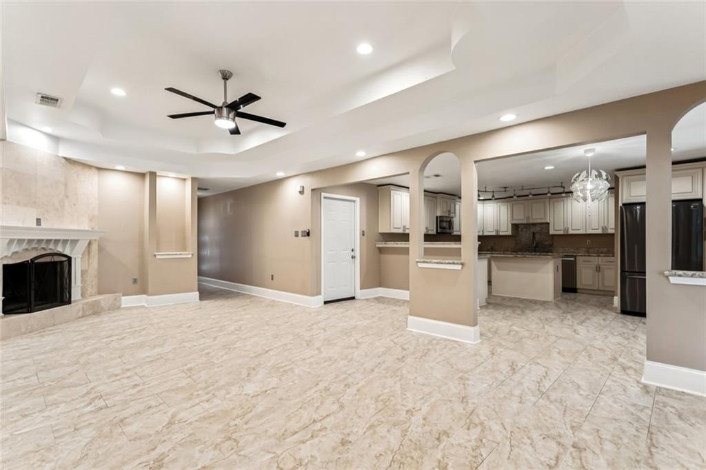 105 DANTE Circle