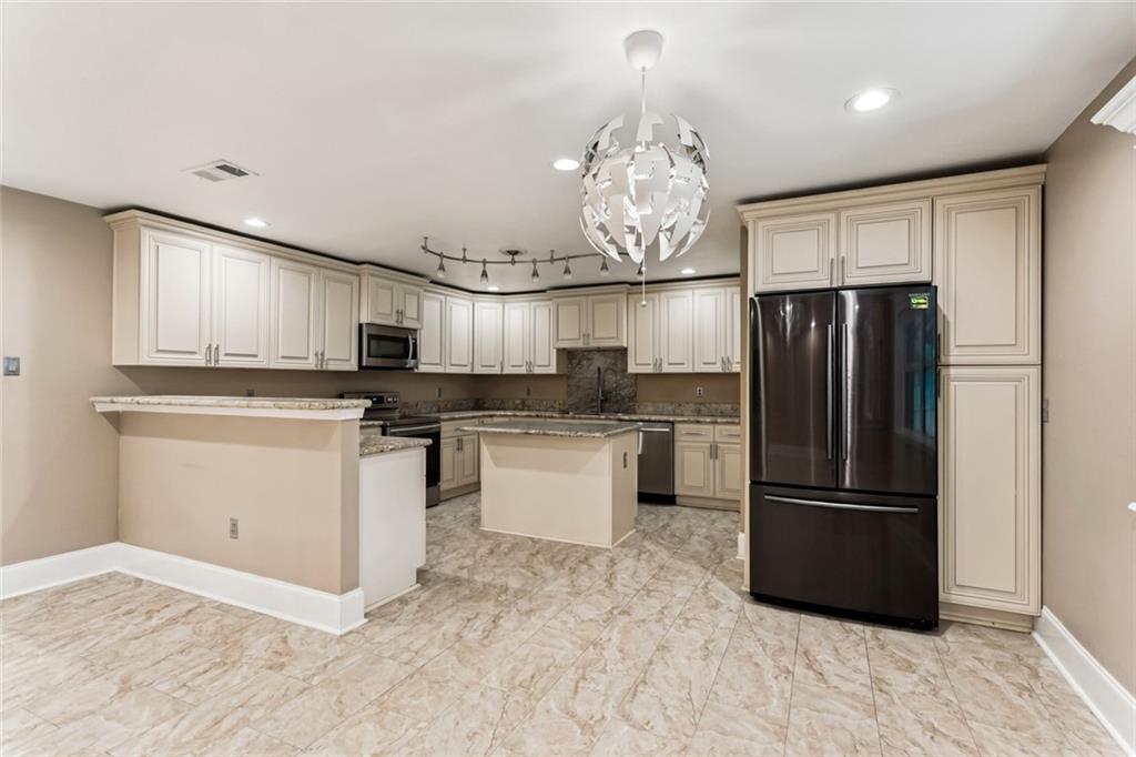 105 DANTE Circle