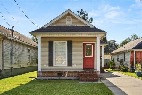 704 RICHARD Street Gretna LA 70053