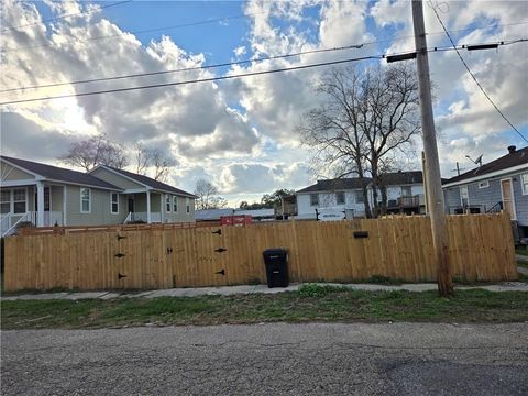6230 LAFAYE Street New Orleans LA 70122