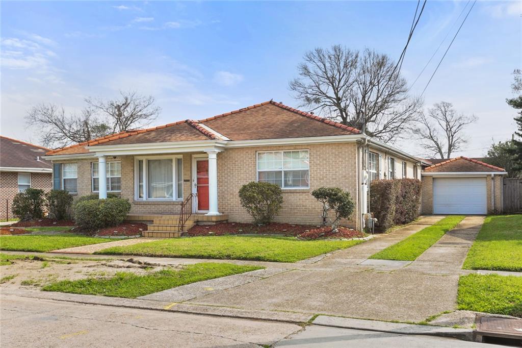 153 BARRY Avenue