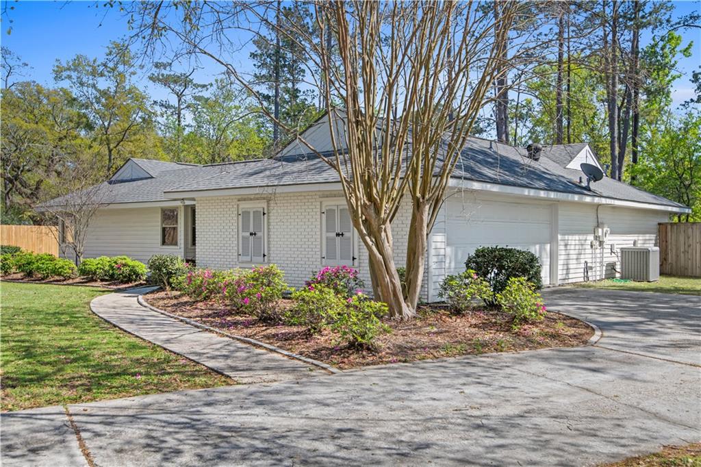 101 PECANIERE Place