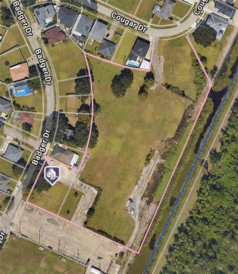 815 BADGER Drive Arabi LA 70032