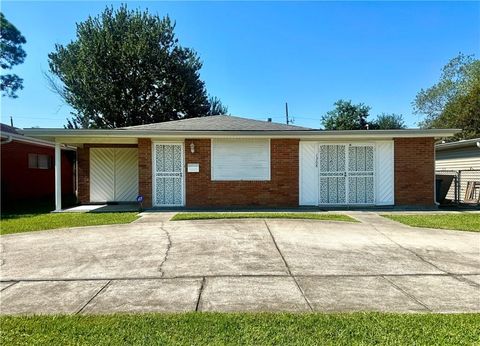 1368 MAPLEWOOD Drive Harvey LA 70058