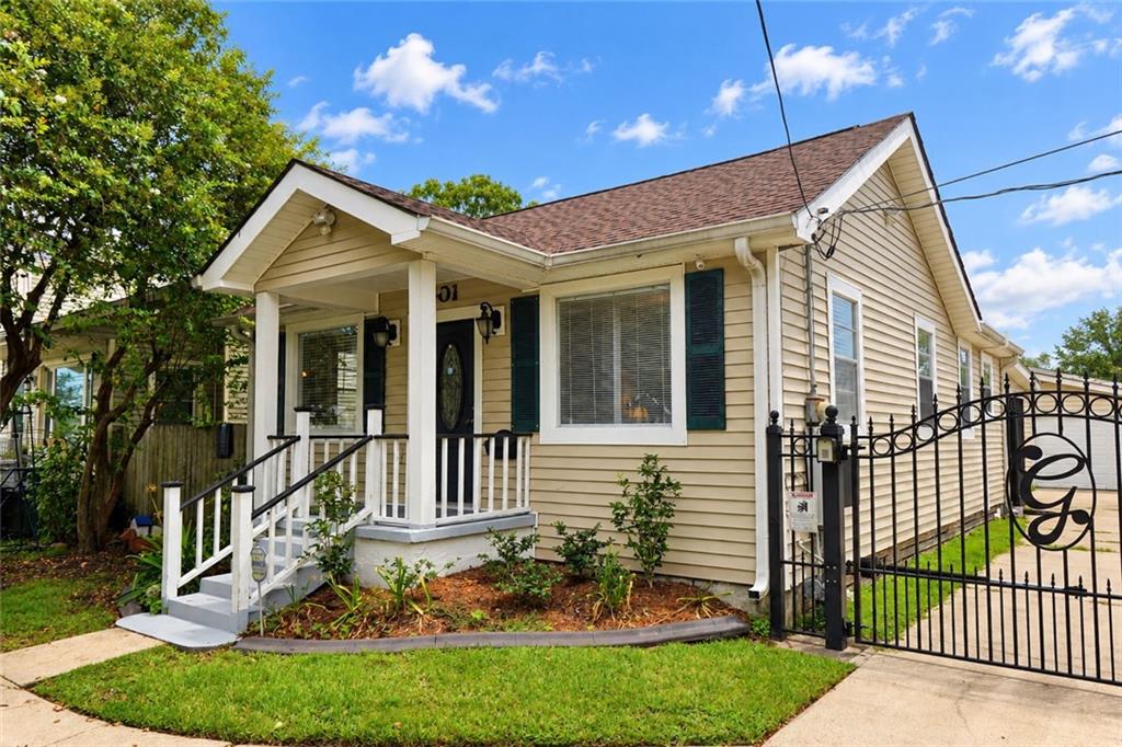 901 ATHANIA Parkway