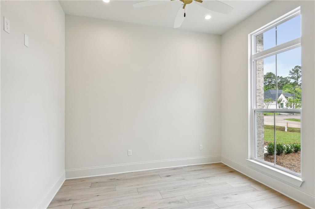 Covington, Louisiana 70433, United States, 4 Bedrooms Bedrooms, ,3 BathroomsBathrooms,Residential,Pending,58338