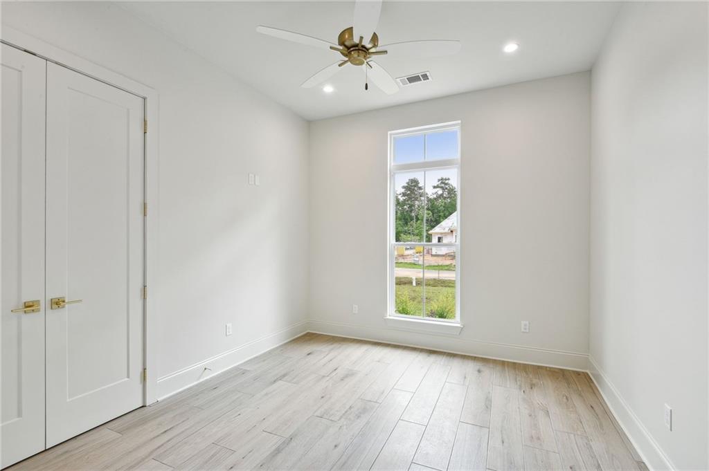 Covington, Louisiana 70433, United States, 4 Bedrooms Bedrooms, ,3 BathroomsBathrooms,Residential,Pending,58338