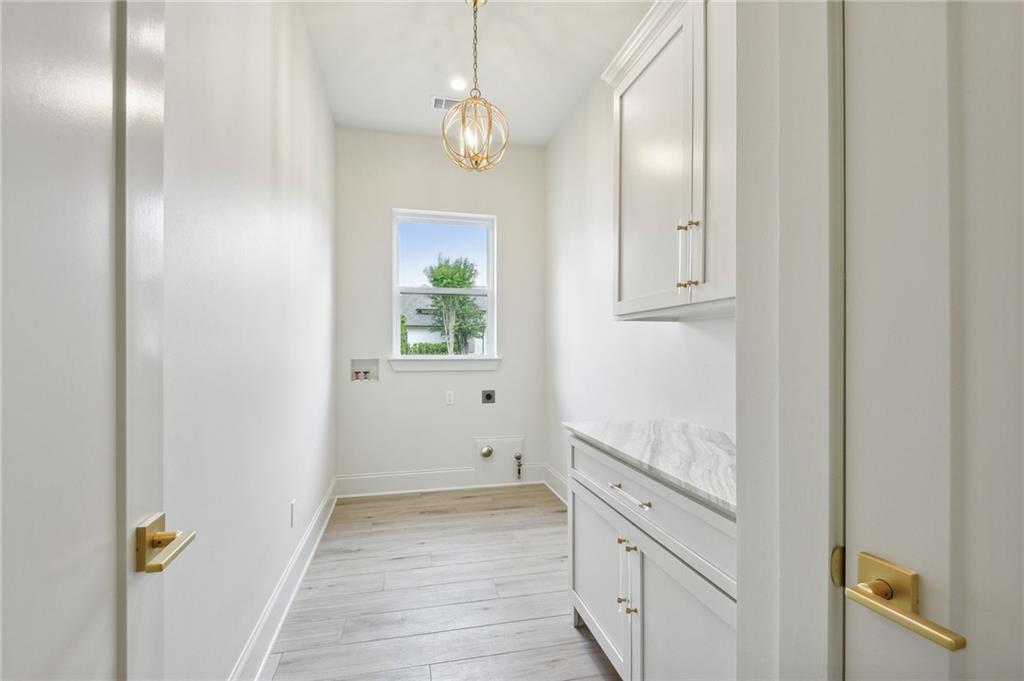 Covington, Louisiana 70433, United States, 4 Bedrooms Bedrooms, ,3 BathroomsBathrooms,Residential,Pending,58338