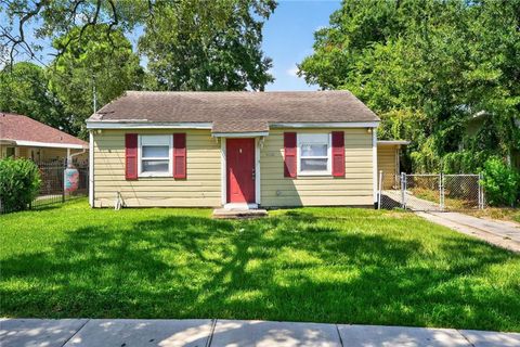 4522 MONTEGUT Drive New Orleans LA 70126