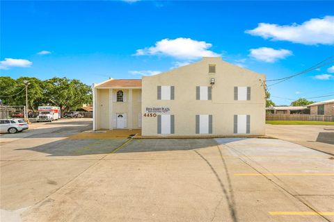 4650 GENERAL DE GAULLE Drive New Orleans LA 70131