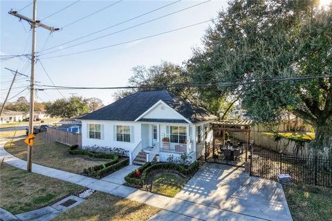 22 CREAGAN Avenue Gretna LA 70053