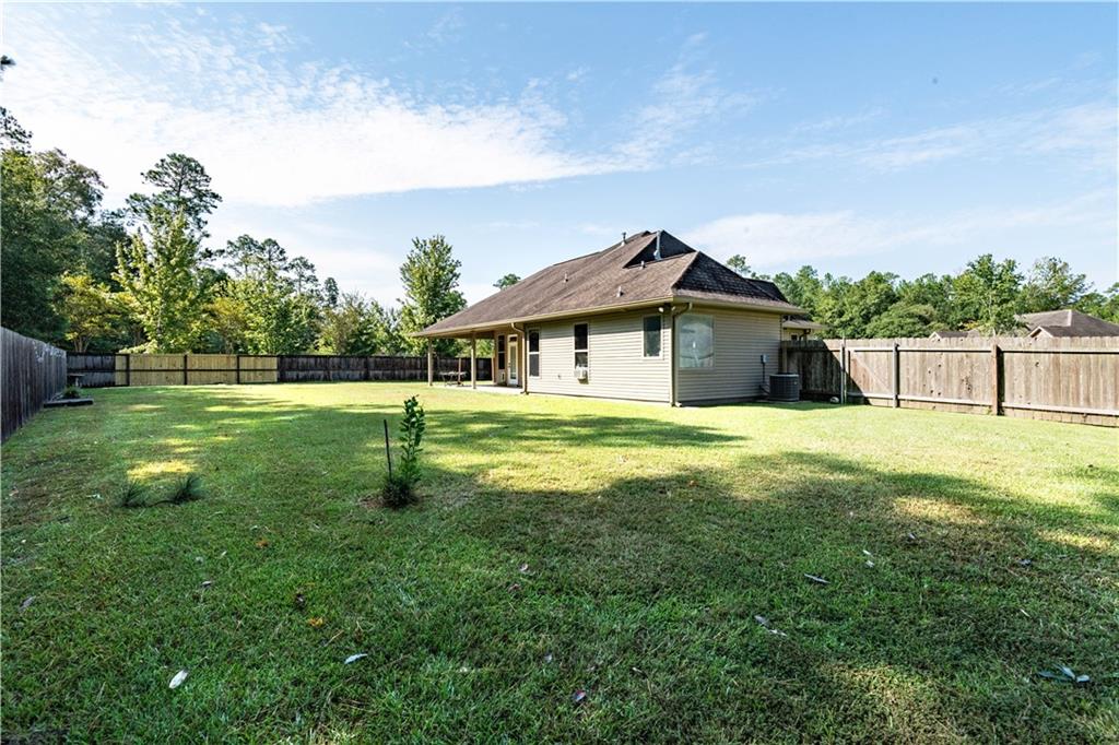 Covington, Louisiana 70435, United States, 3 Bedrooms Bedrooms, ,2 BathroomsBathrooms,Residential,Pending,47848