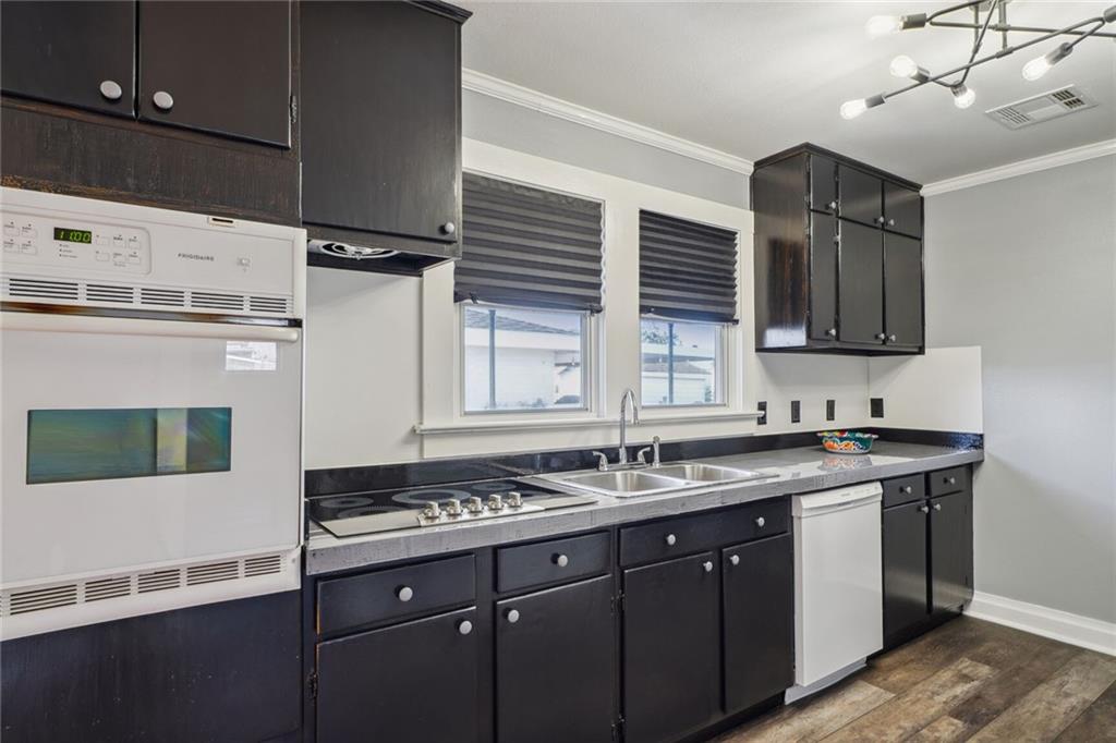 Marrero, Louisiana 70072, United States, 2 Bedrooms Bedrooms, ,1 BathroomBathrooms,Residential,Pending,67369