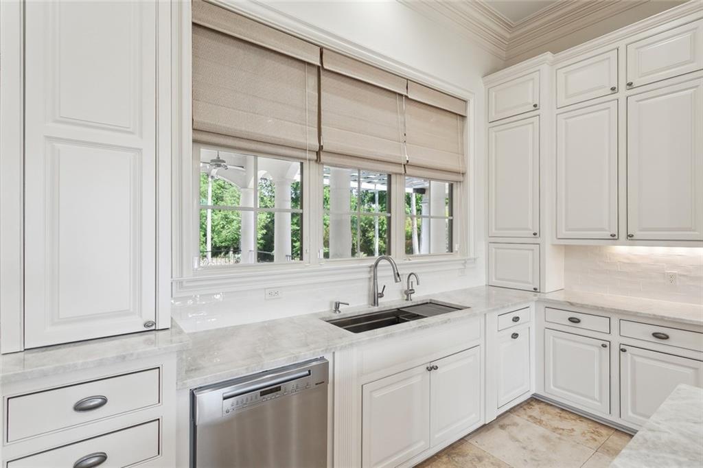 Mandeville, Louisiana 70471, United States, 6 Bedrooms Bedrooms, ,7 BathroomsBathrooms,Residential,Active,236902