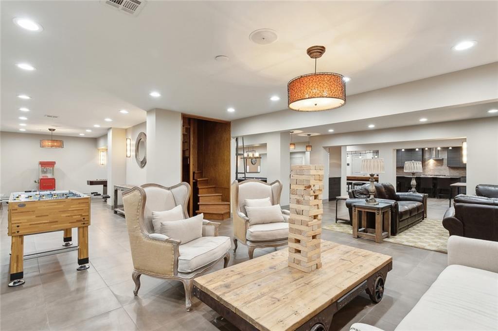 Mandeville, Louisiana 70471, United States, 6 Bedrooms Bedrooms, ,7 BathroomsBathrooms,Residential,Active,236902