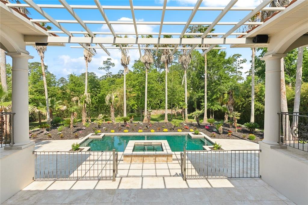 Mandeville, Louisiana 70471, United States, 6 Bedrooms Bedrooms, ,7 BathroomsBathrooms,Residential,Active,236902