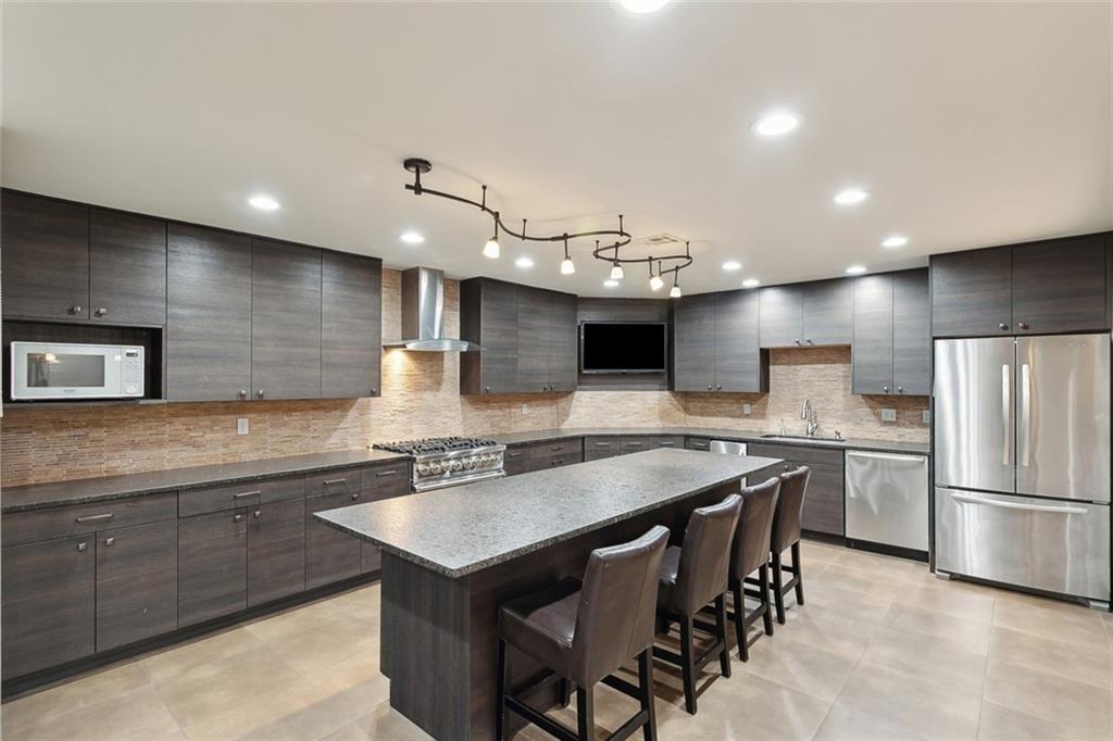 Mandeville, Louisiana 70471, United States, 6 Bedrooms Bedrooms, ,7 BathroomsBathrooms,Residential,Active,236902