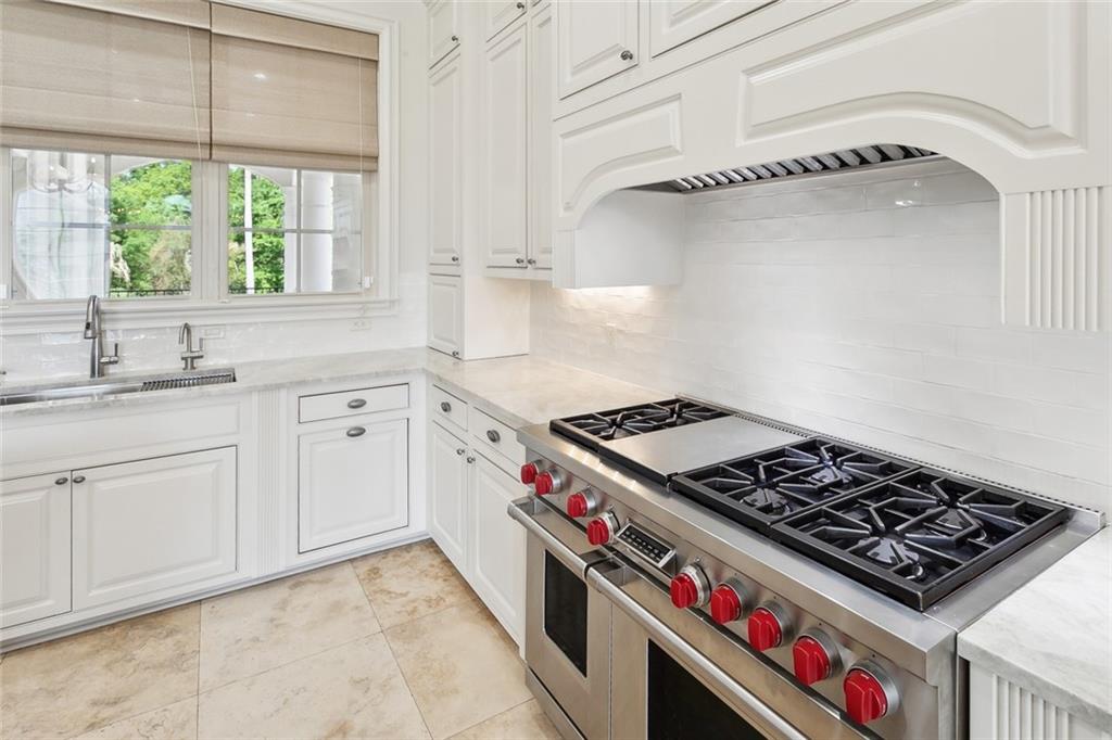 Mandeville, Louisiana 70471, United States, 6 Bedrooms Bedrooms, ,7 BathroomsBathrooms,Residential,Active,236902